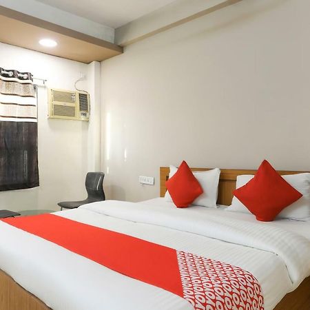 Oyo 43851 Hotel Virasat Māndu Dış mekan fotoğraf