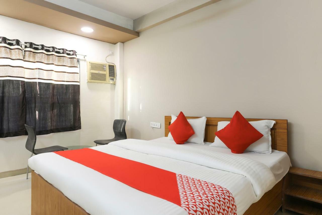 Oyo 43851 Hotel Virasat Māndu Dış mekan fotoğraf