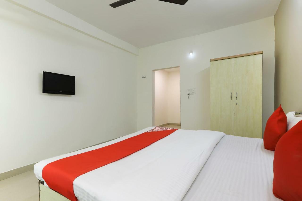 Oyo 43851 Hotel Virasat Māndu Dış mekan fotoğraf