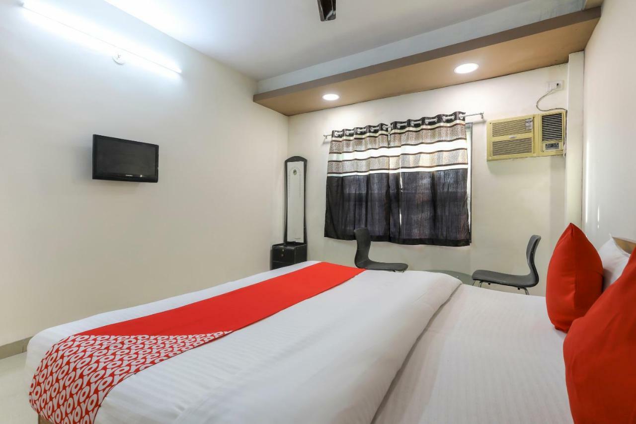 Oyo 43851 Hotel Virasat Māndu Dış mekan fotoğraf