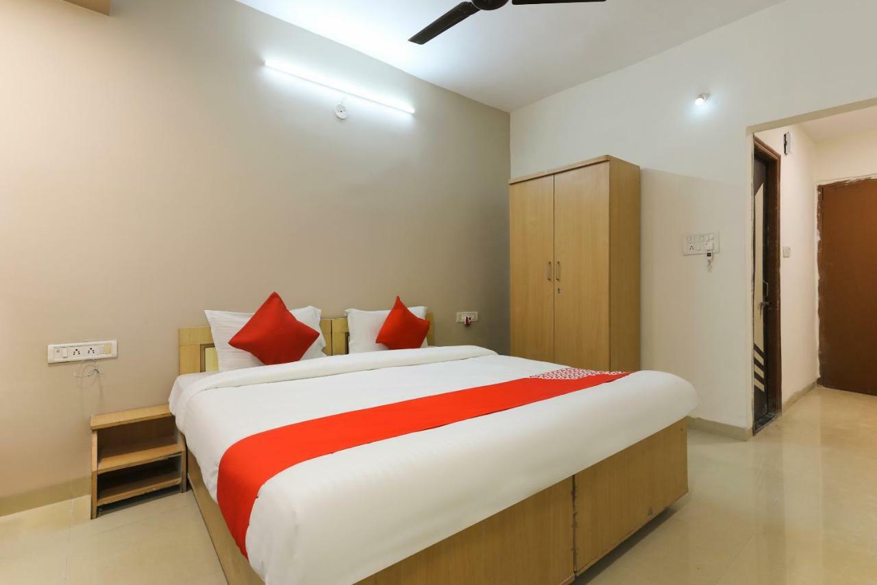 Oyo 43851 Hotel Virasat Māndu Dış mekan fotoğraf