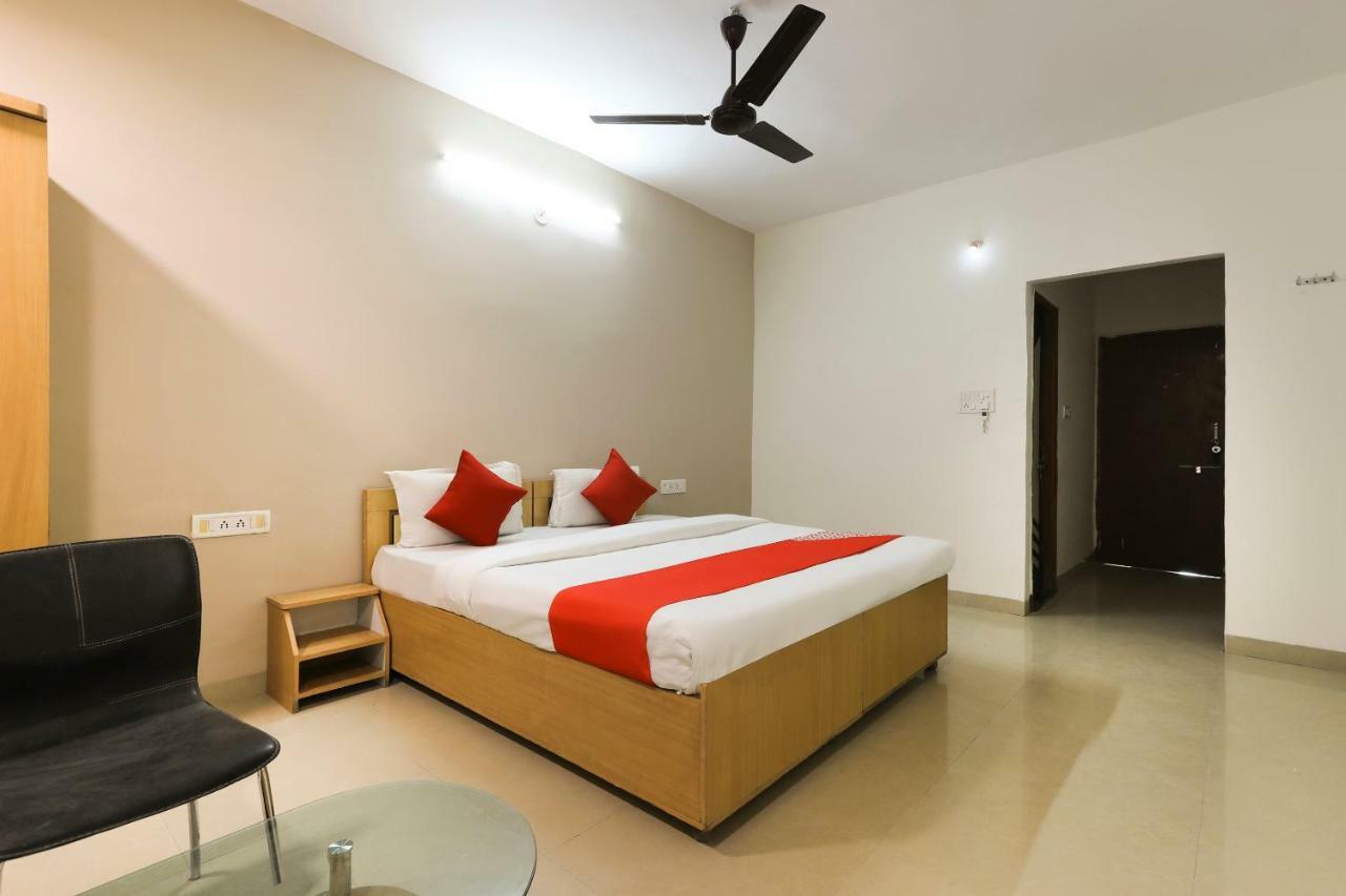 Oyo 43851 Hotel Virasat Māndu Dış mekan fotoğraf