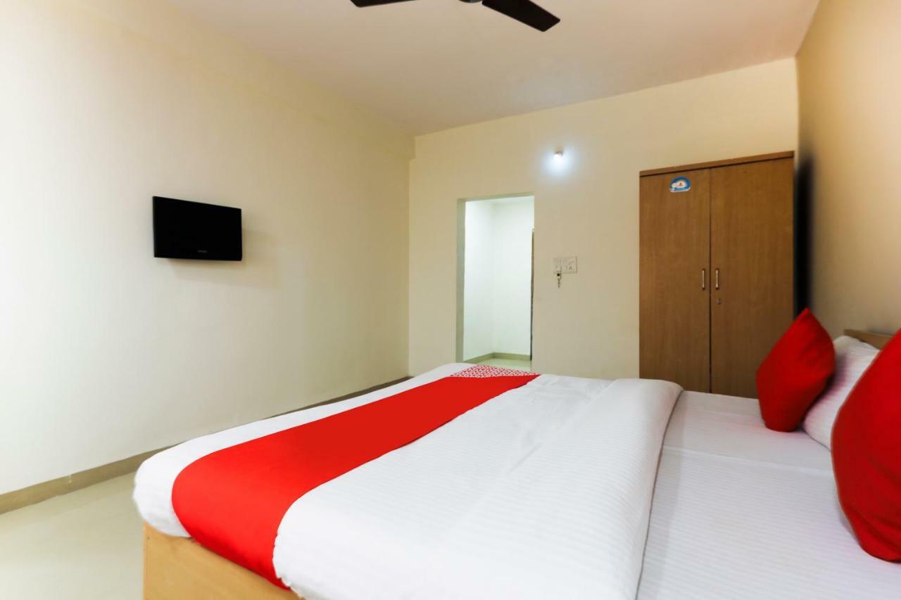 Oyo 43851 Hotel Virasat Māndu Dış mekan fotoğraf