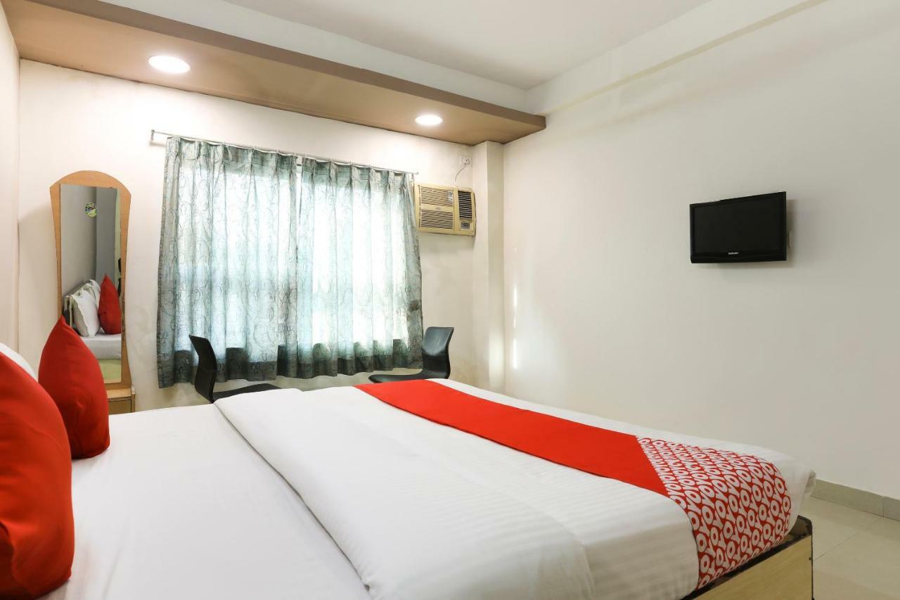 Oyo 43851 Hotel Virasat Māndu Dış mekan fotoğraf