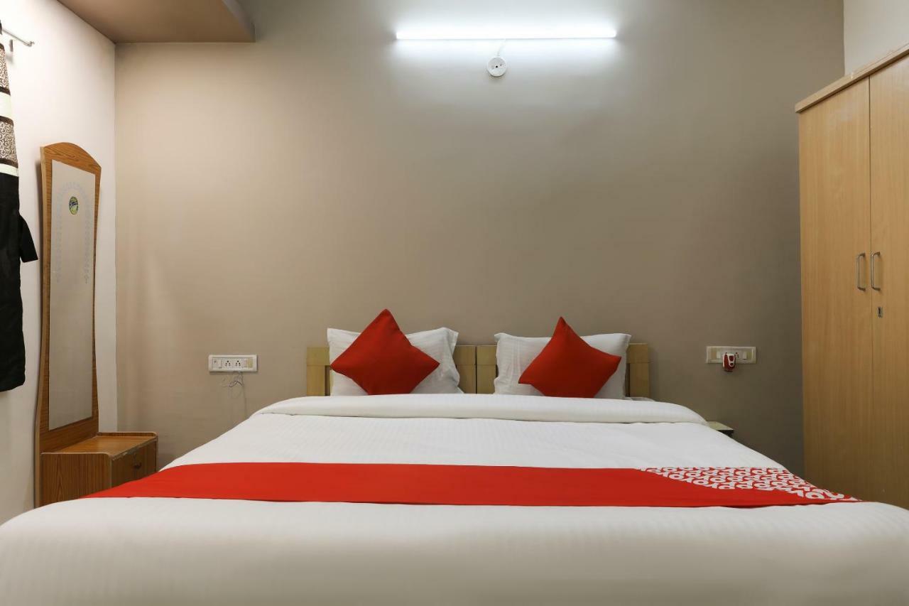 Oyo 43851 Hotel Virasat Māndu Dış mekan fotoğraf