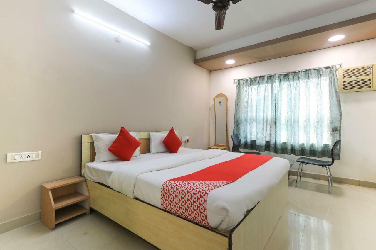 Oyo 43851 Hotel Virasat Māndu Dış mekan fotoğraf