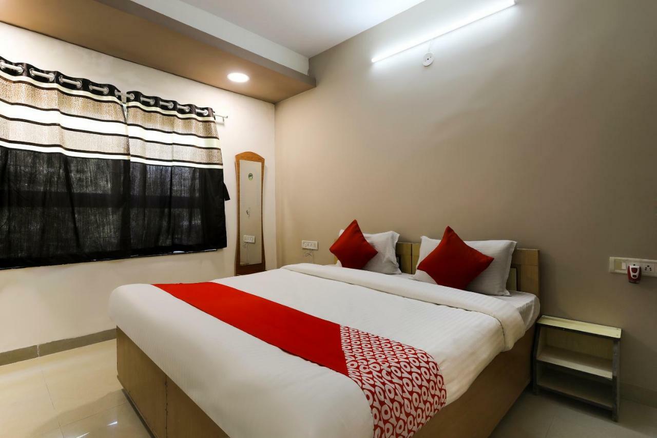 Oyo 43851 Hotel Virasat Māndu Dış mekan fotoğraf