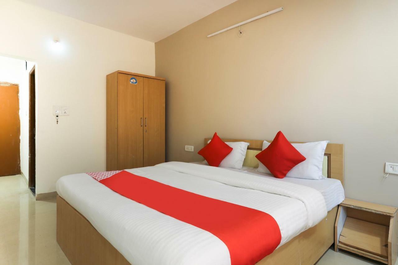 Oyo 43851 Hotel Virasat Māndu Dış mekan fotoğraf