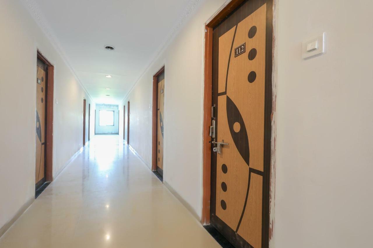 Oyo 43851 Hotel Virasat Māndu Dış mekan fotoğraf