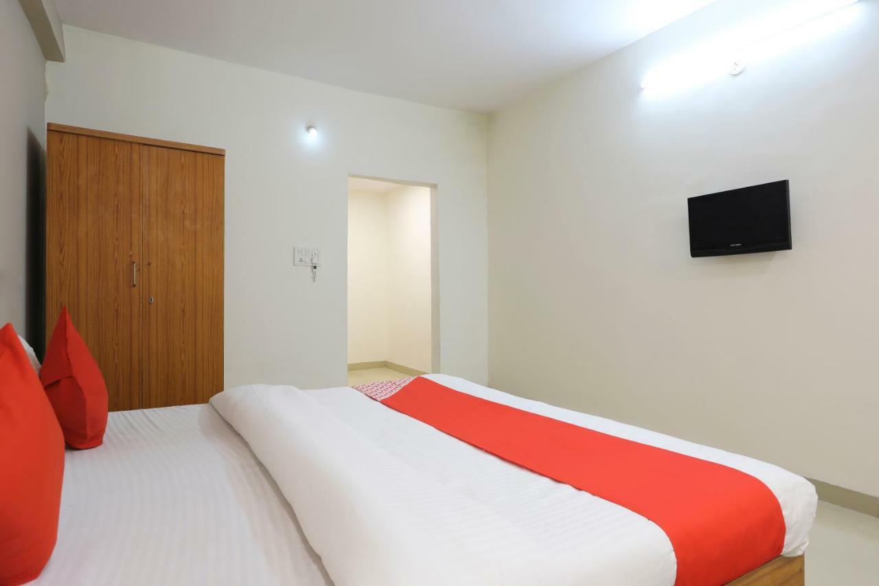 Oyo 43851 Hotel Virasat Māndu Dış mekan fotoğraf