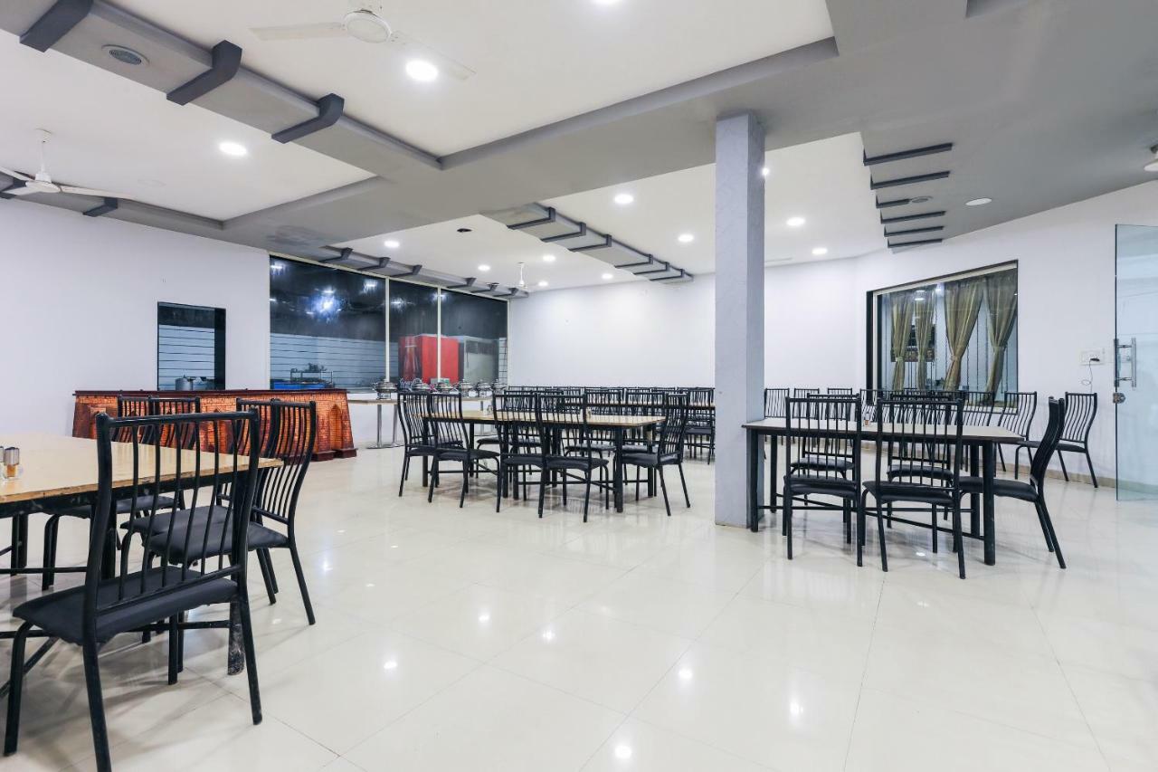 Oyo 43851 Hotel Virasat Māndu Dış mekan fotoğraf